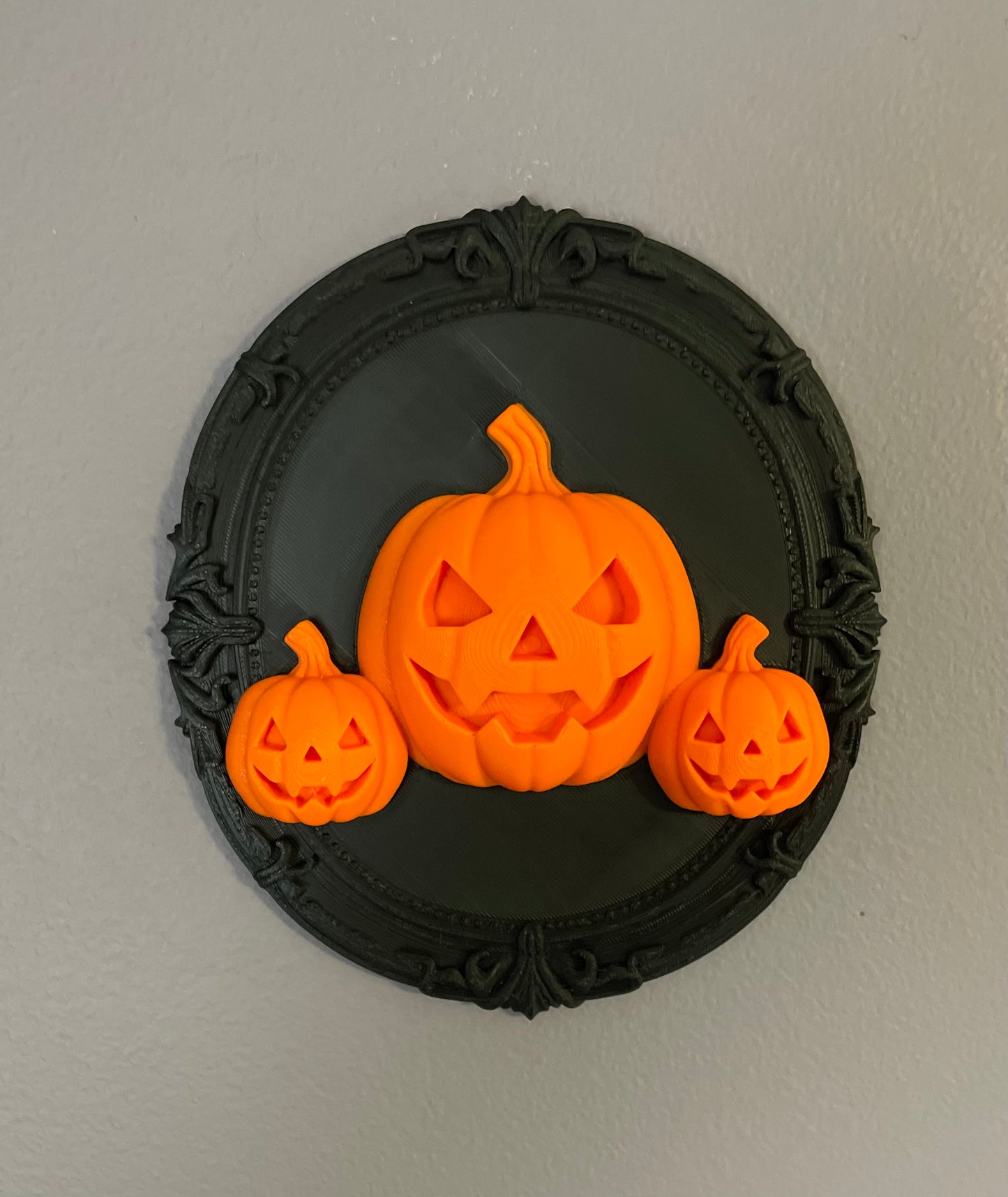 Gothic Halloween Pumpkin Plaque Set: Spooky Jack O' Lantern Wall Decor