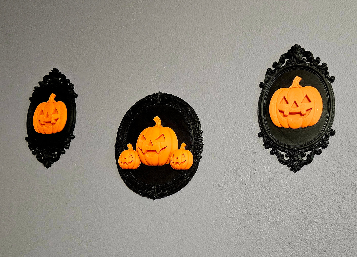 Gothic Halloween Pumpkin Plaque Set: Spooky Jack O' Lantern Wall Decor